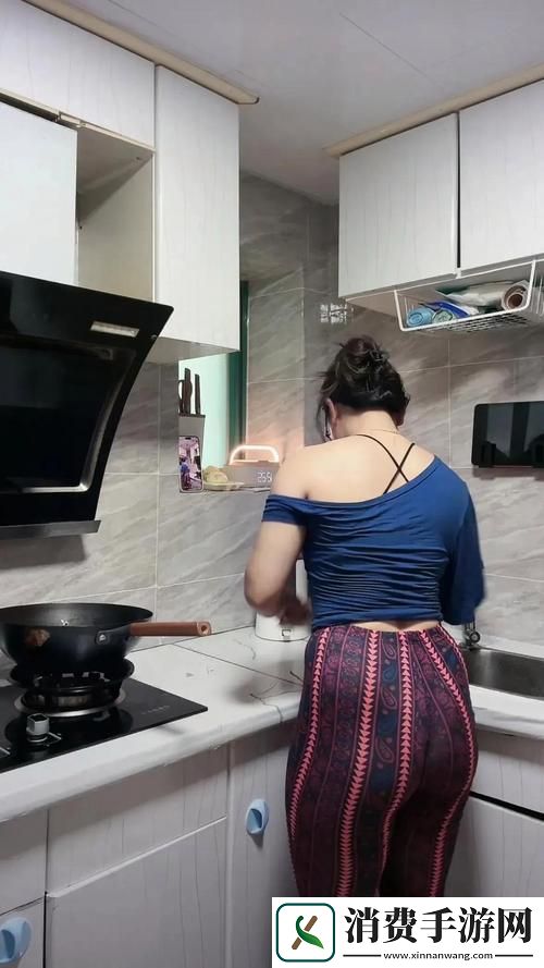 在厨房岳每做爰5