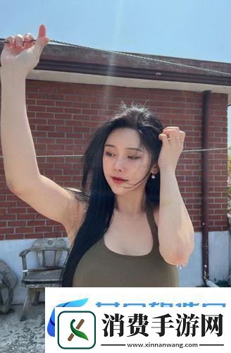 老师趴讲台把腿张开让学生背单词！课堂氛围真活跃