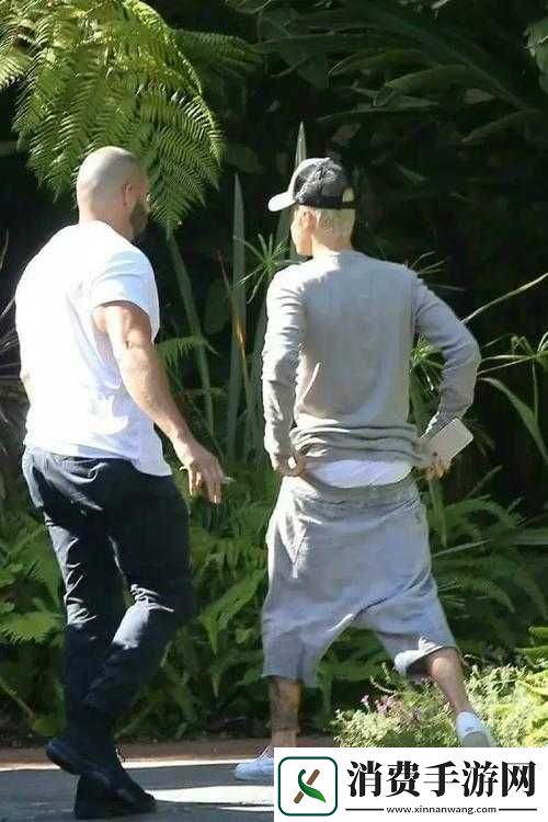 骚年卫生间勾搭非同老汉