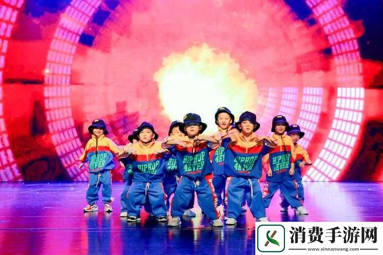 震惊3-个小孩上火舞舞台-这画面太震撼-究竟发生了什么
