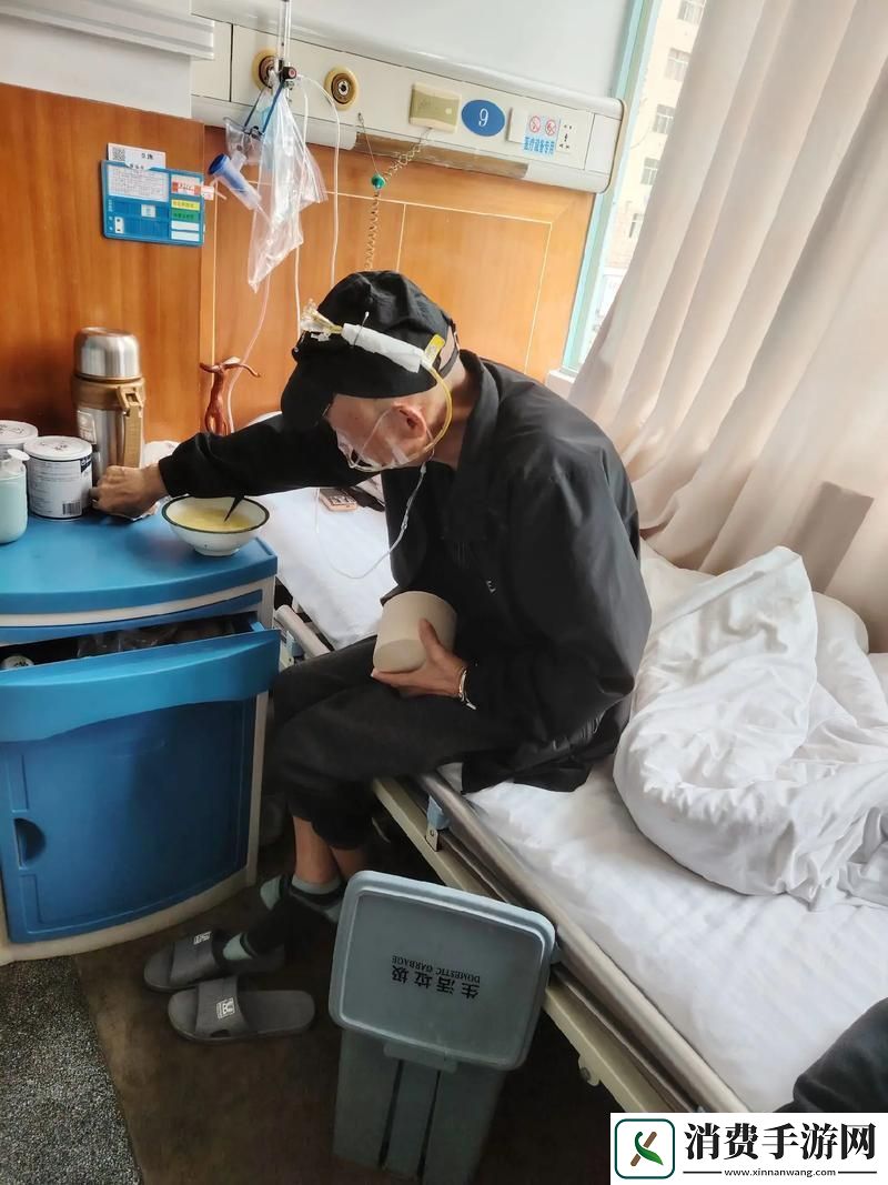 内容丰富三个老头换着躁我一晚