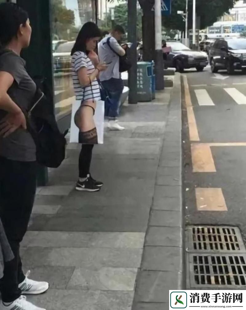 挤公交忘穿内裤被挺进