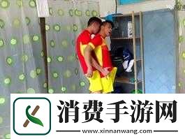 两个欧美肌肉猛男在沙发上激烈拥吻-互摸腹肌