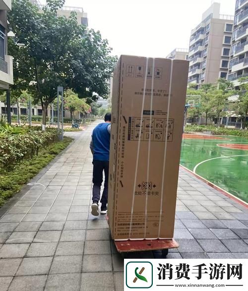 搬家工人当着老公的面