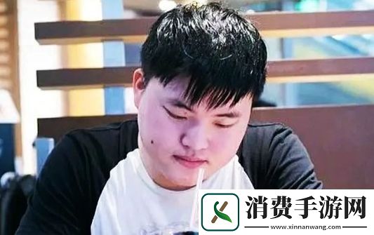 Uzi深夜直播自述压力太大