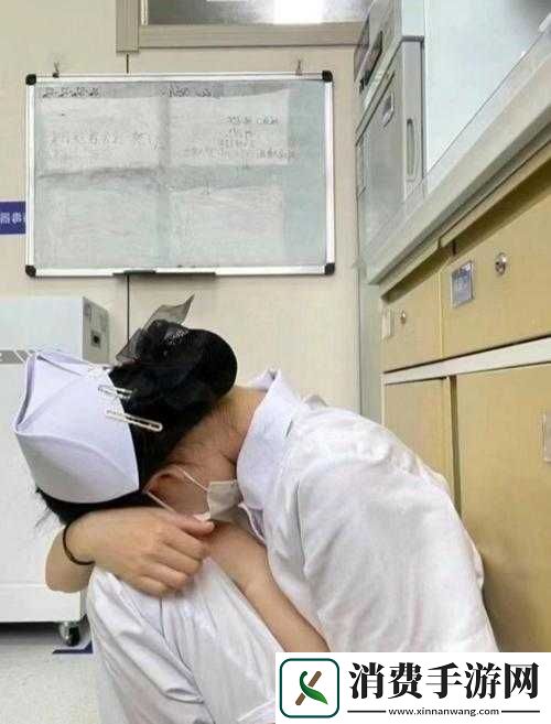 扒开胸腔狂揉心脏！护士极限操作救回死神手中人