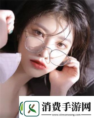 小雪解开乳罩给老杨摸情欲升温的瞬间-网友：太刺激了-这尺度也太大了吧！