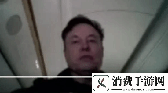 马斯克在私人飞机直播游戏翻车